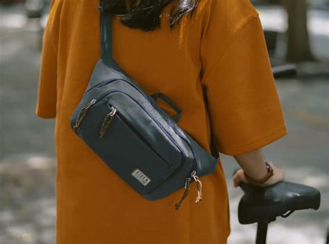 9 Rekomendasi Sling Bag Wanita, Bisa Dipadukan dengan Macam-Macam ...
