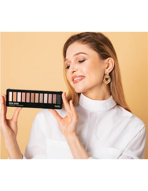 Paletka Cieni Kolor W Makija Oczu Ideal Nude Color Master