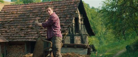 ausCAPS Jannis Niewöhner nude in Jonathan