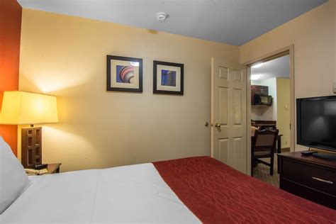 Comfort Inn & Suites Airport South in Calgary | Best Rates & Deals on ...