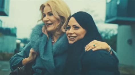 Hun rapper om sex og sjakalinas Nu står Tessa side om side med Helle Thorning i ny video