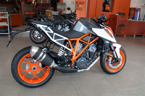 Cận cảnh chiếc naked bike KTM Superduke R đầu tiên về Việt Nam