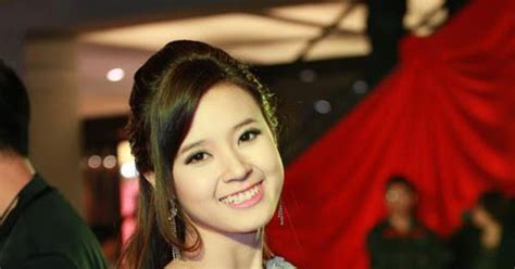 Hình ảnh hot girl Midu khoe ngực nóng bỏng