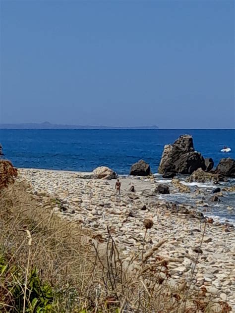 Messina Prendono Il Sole Nudi Sulle Montagne Di Sabbia Multa Da 3 333