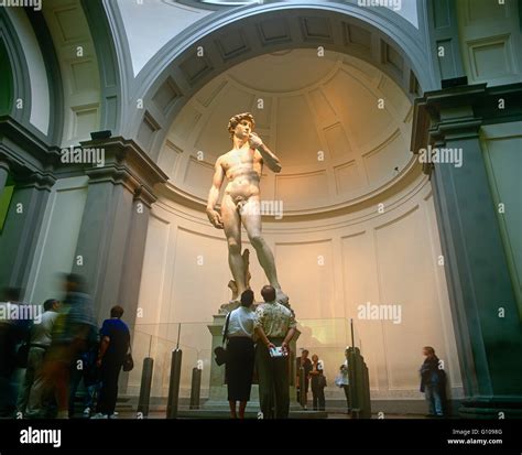 Statue De David De Michel Ange à Laccademia Dell Galeria Florence