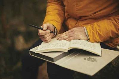 write   top writing tips  bloggers authors