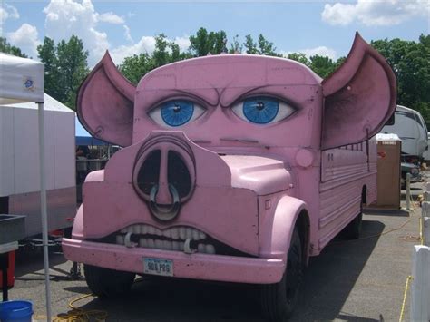 Funny Pictures Gallery: Funny bus pictures - stuck on road