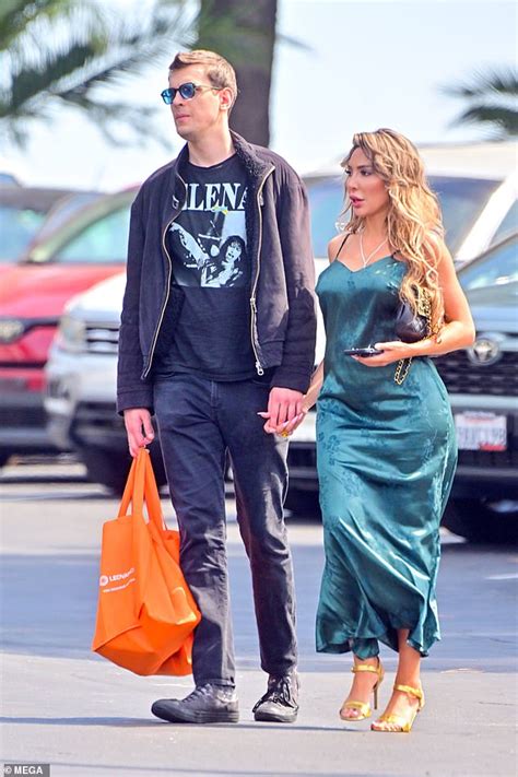 Farrah Abraham Flaunts Her Newly Filled Booty In Bikini In Hawaii