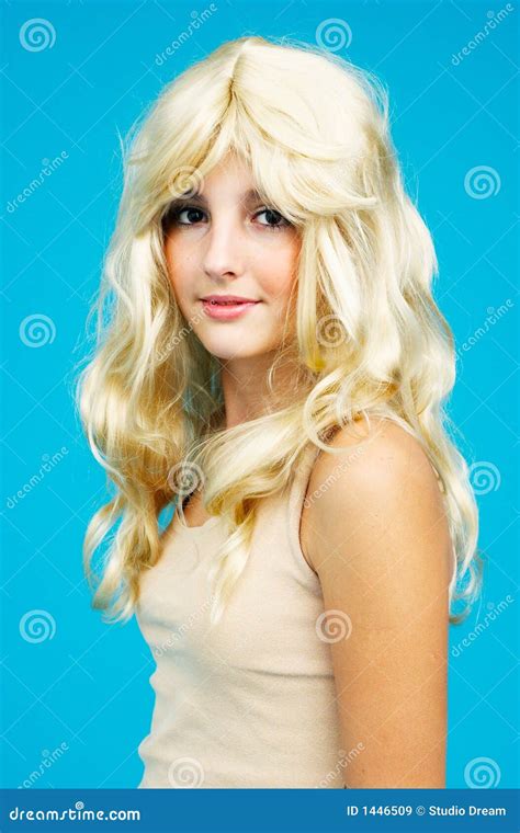 Mooie Blonde Tiener Stock Afbeelding Image Of Onrijp
