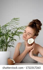 Beautiful Girl Curly Hair Naked Shoulder Stock Photo 1722327172 Shutterstock