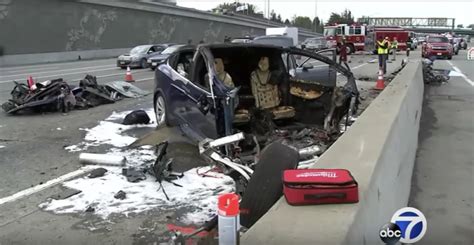 Who S At Fault When Crashes Happen With Tesla S Autopilot