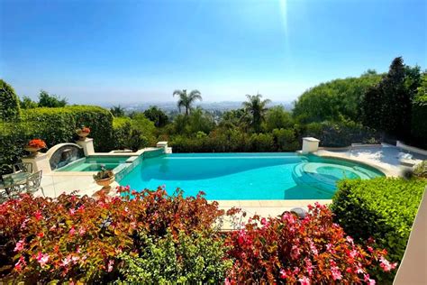 12 Fun Lingerie Party Ideas For Your Group Peerspace