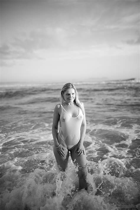 bikini model kmk AI enhanced Sheer Pleasure 0474 topaz sharpen faceaiポルノ写真