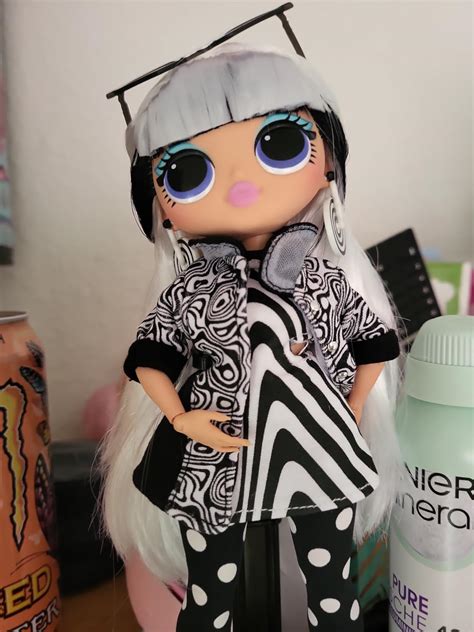 L O L Surprise OMG Modepuppe Groovy Babe Enthält Modepuppe mehrere Überraschungen und