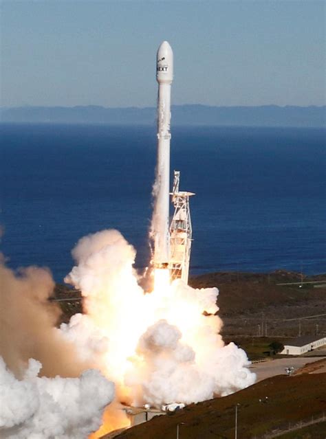 Spazio Successo Per Il Lancio Spacex In Orbita Il Primo Gruppo Di