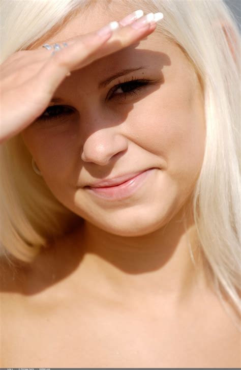 Glamorous Babe Dido A Posing Butt Naked On A Boat On A Sandy Beach Coedcherry