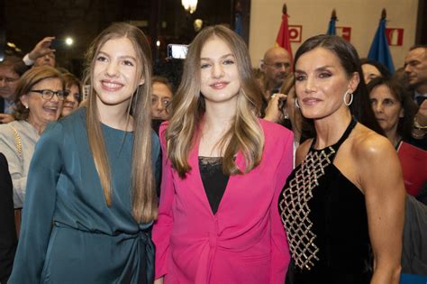 Photo La Reine Letizia D Espagne La Princesse Sofia Et La Princesse