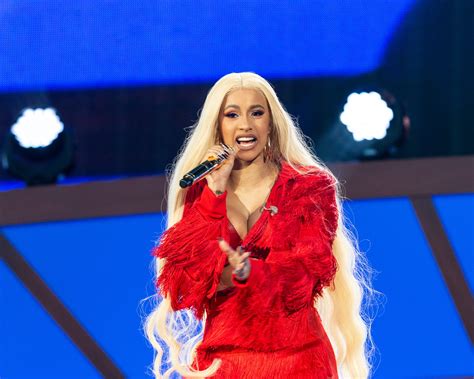 Cardi B Height: How Tall is The American Rapper and Songwriter? - Hood MWR