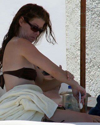 Debra Messing Nipple Slip On Beach Paparazzi Pictures And Posing Nude Porn Pictures XXX Photos