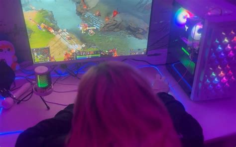 Gamer Girl Gets Fucked While Playing Russian Amateur Porn By FapHouse XHamster