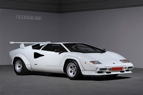 White Lamborghini Countach Quattrovalvole