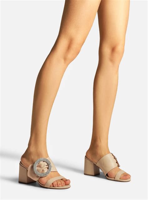 Tamanco Nude Couro Salto Bloco Fivela Cristais Arezzo