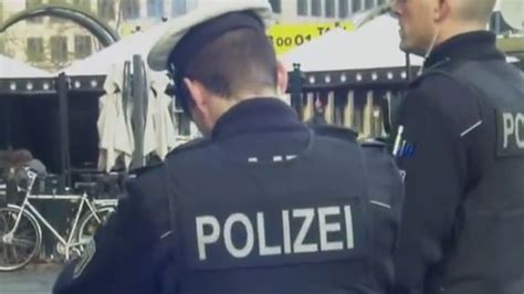 Polizei erwischt Österreicher beim Sex am Bahnhof oe24 tv