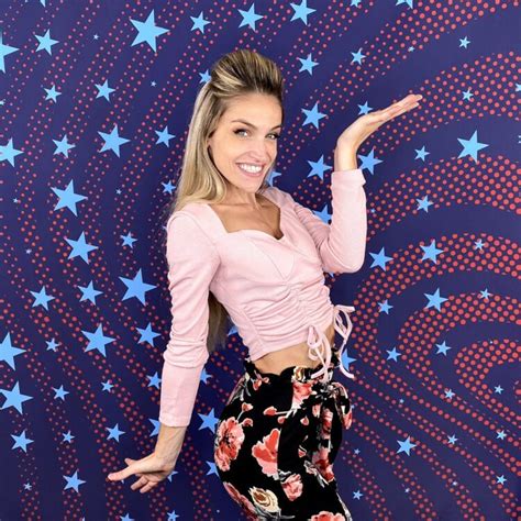 Hot Sexy Lea Kyle Bikini Pics