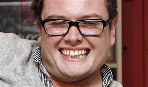 House With A Uncanny Resemblance To Comedian Alan Carr Weird News