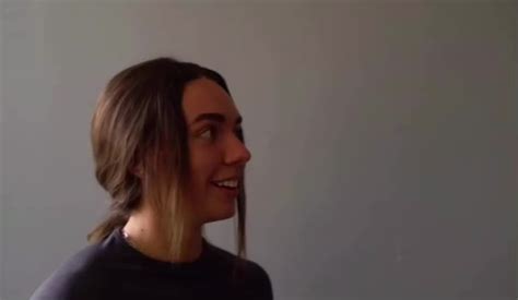 Her Trainer Grabbing Her Ass Scrolller