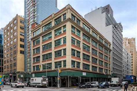 Avdoo & Partners is in contract to buy 185 Varick St. in Hudson Square