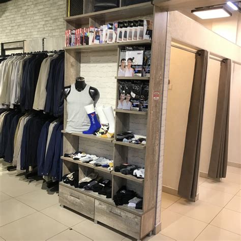Мир торговли » Торговое оборудование для магазинов Одежды