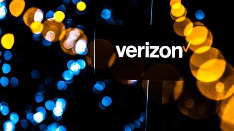 verizon scoops   phone customers   rollout cnet