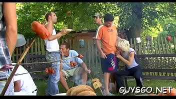 Les encanta ese semen cálido y encantador que brota de su cara XVIDEOS