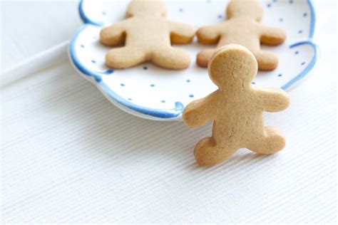 Имбирно-ванильные человечки | Сладкие рецепты, Пряничное печенье, Идеи ...