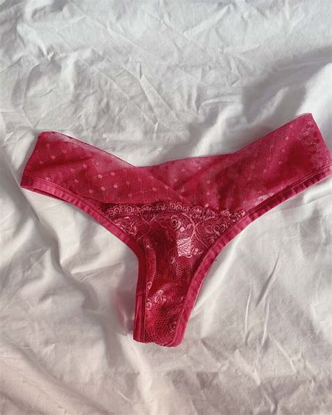 Calcinha tanga asa delta de renda e tule rosa da vovó Titi Lingerie perfeita é aqui