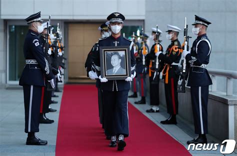 62년 만에 고국으로 돌아온 이한호·홍재하 지사 유해 네이트 뉴스