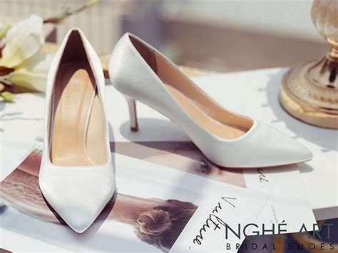 Giày basic chất lụa Satin là gì Các mẫu giày lụa Satin hot nhất hiện nay