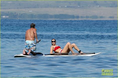 Hailee Steinfeld Goes Paddle Boarding In A Bikini On Christmas Photo