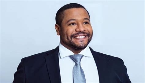 Vereador gay de Olinda é chamado de viado em sessão e reprova ato Guia Gay São Paulo