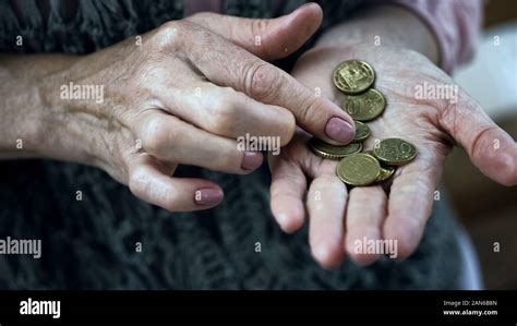 Mature Woman Money Purse Hi Res Stock Photography And Images Alamy