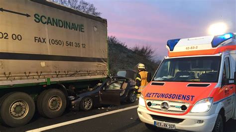 Schwerer Unfall Mit Vollsperrung Auf Der A1 Zwischen Oyten Und Posthausen