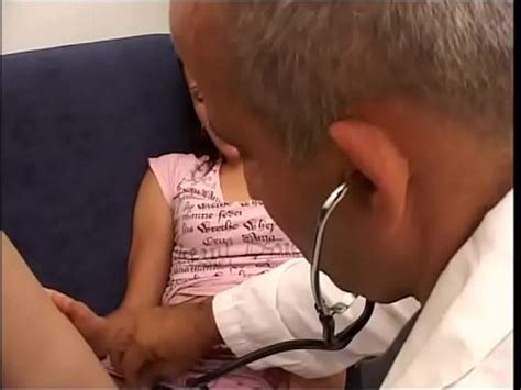 Qué sucede cuando una zorra joven es por cerdos viejos Vol 1 XVIDEOS