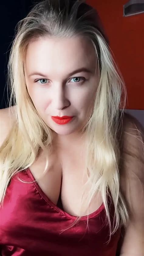 Vidéos porno gratuites Une MILF Séduit xHamster