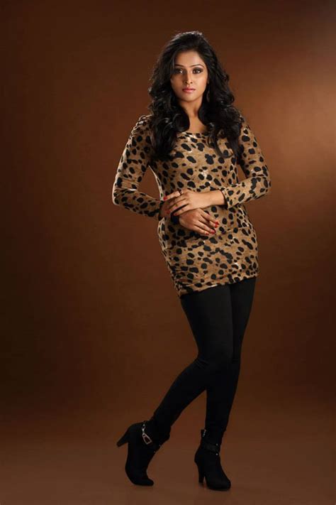 Ramya Nambeesan Hot Photo Gallery Sexy Pictures HD Wallpapers