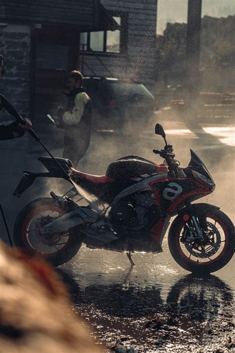 Mittelklasse Naked Bike Vergleich Aprilia Tuono