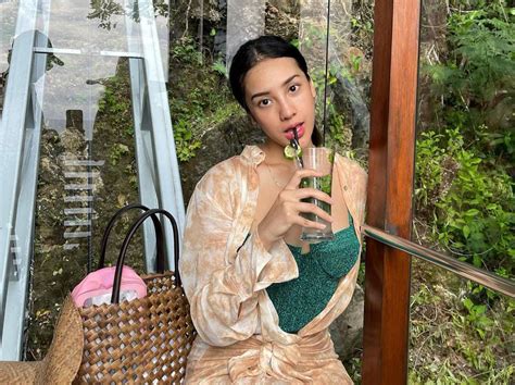 Anya Geraldine Pakai Bikini Warna Hijau Arief Muhammad Jangan Ke Pantai Selatan News On RCTI