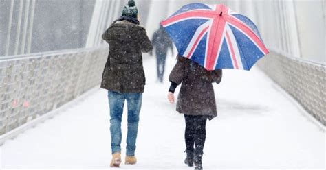 UK snow latest: New maps show 132 hours of non-stop April snow