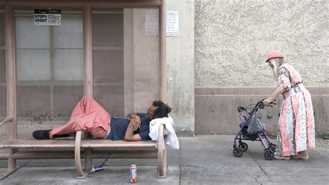 During One Week In July Phoenix Residents Adapt Survive In The Heat