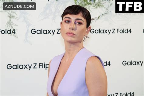 Blanca Suarez Sexy Seen Flaunting Her Hot Cleavage At The Samsung